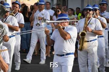 Lomo Magullo abraza la vida con la escultura homenaje a la Traída del Agua/Francisco Javier Santana y TA.